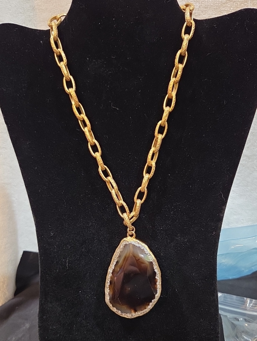 BROWN AGATE GEODE PENDANT ON GOLDTONE CHAIN